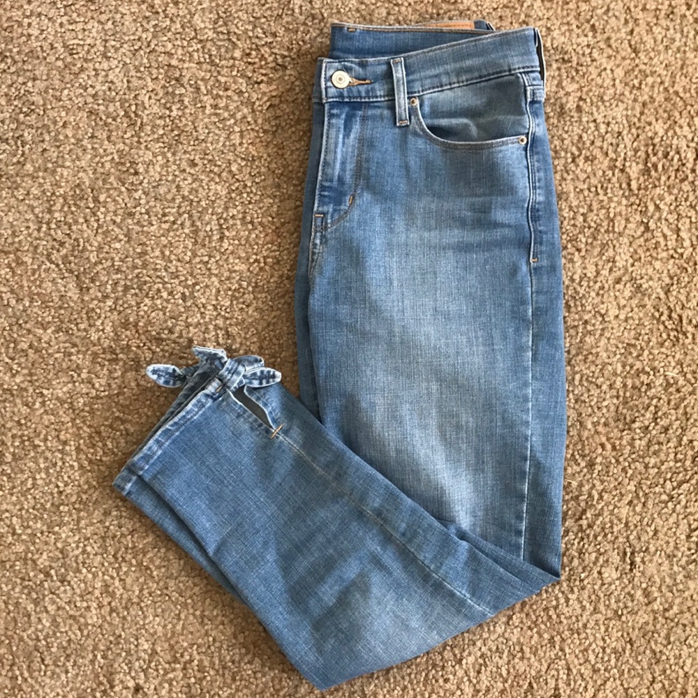 Levi Jeans 26W size 2